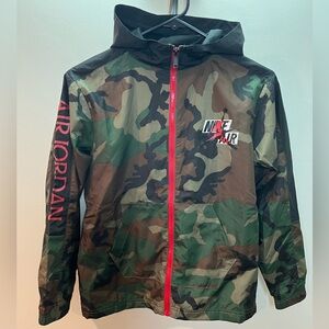 Jordan Nike Air Camo Hooded Jacket Boys M 10–12 Zip Windbreaker